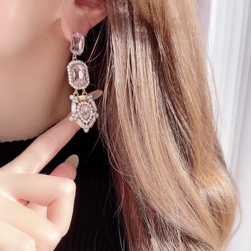 タリナ・タランティーノ ピンククリスタルピアス　新品未使用シャンデリア タリナ・タランティーノ ピンククリスタルピアス新品未使用