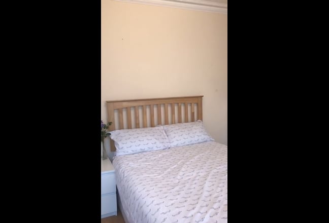 Room to rent near to train/towncentr-no deposit Main Photo