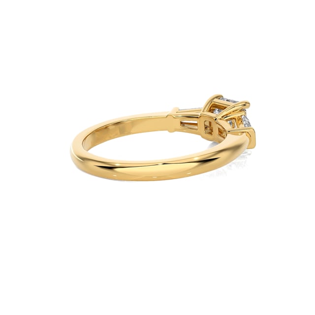 1.00 Karat Trilogie-Ring aus Gelbgold mit asscher geschliffenem Labordiamant und konischen laborgezüchteten Baguettes