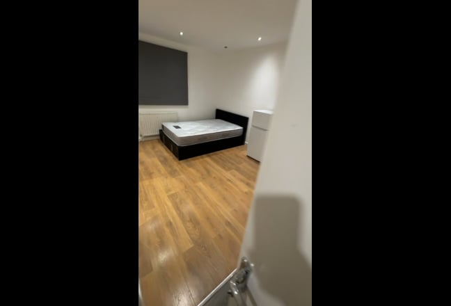 Brand New 6 Double Ensuite  Rooms in Watford WD24 Main Photo