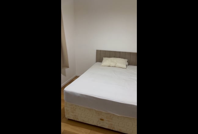 Double Room in Putney Available Now! Main Photo