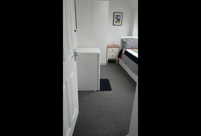 Large Room En-Suite for Single Occupancy Only Main Photo