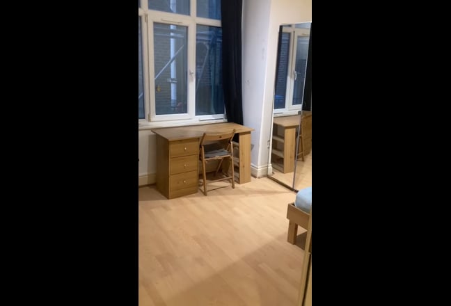 Spacious Double Bed Room to Rent Main Photo