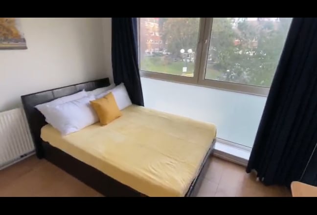 Cosy Ensuite Room 🔻6 min walk South Quay Main Photo