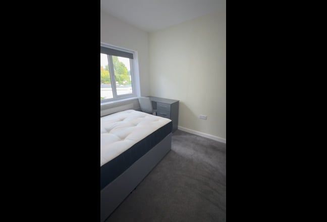 💥.💥 💥💥💥 En-Suite Rooms in Brand New House Main Photo