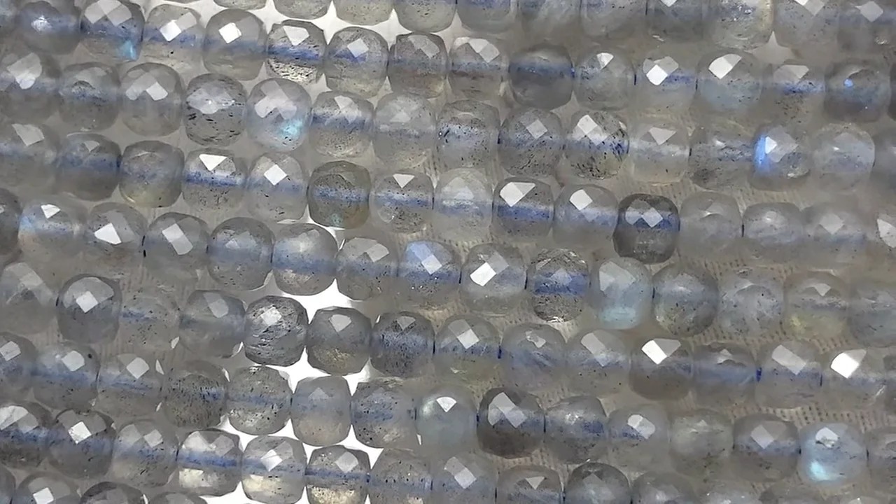 ラブラドライト（産地・マダガスカル） キューブカット4.5×4.5×4.5mm