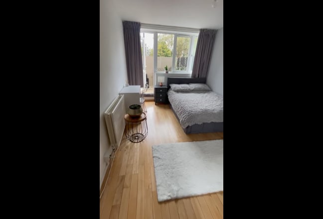 Beautiful Double Room with Private Garden, E1 Main Photo