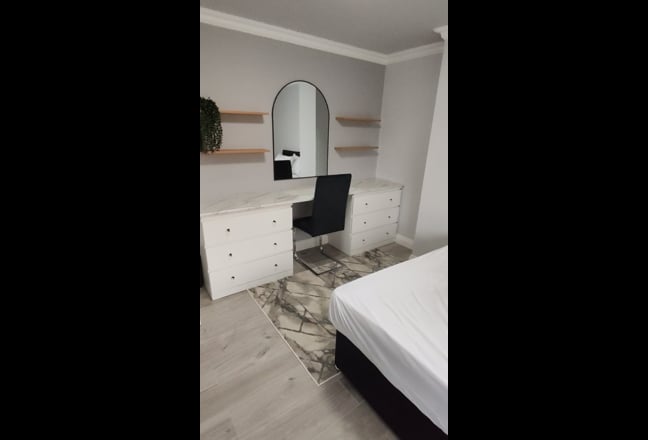 Spacious Double Room Refurbished  Main Photo