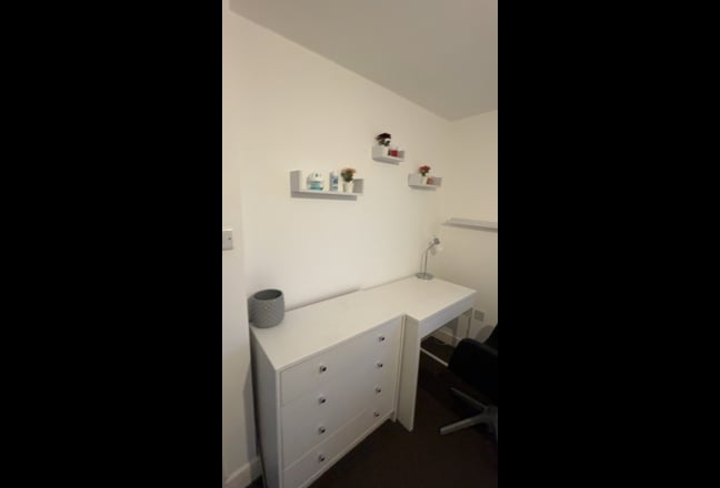 Room to let 9 min from Barking Station Main Photo