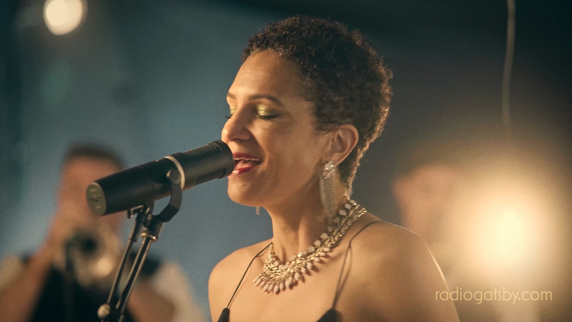 "Can't Take My Eyes Off You" | Radio Gatsby