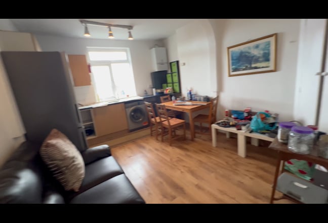 4 Bed Maisonette, 15 Minutes to Central London  Main Photo