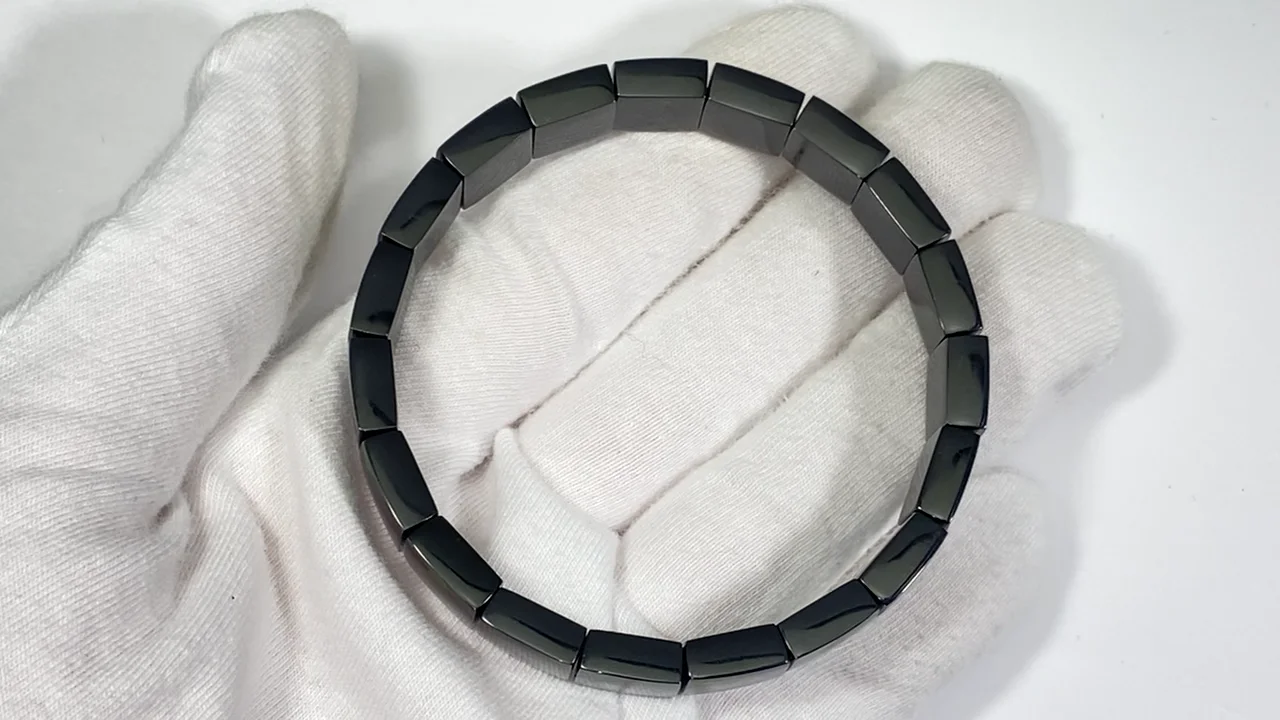 動画】【1点もの】宝石質アンモライトAAA 2つ穴スクエア12×11.5×4.5mm