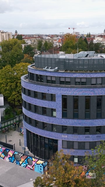 Vertical - Jüdischer Campus in Berlin - Lebensfreude hinter Panzerglas