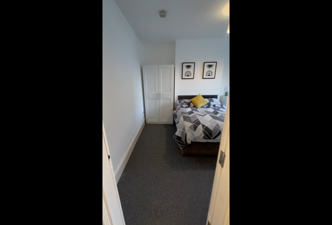 Rooms in Newly Renovated Property!! Main Photo