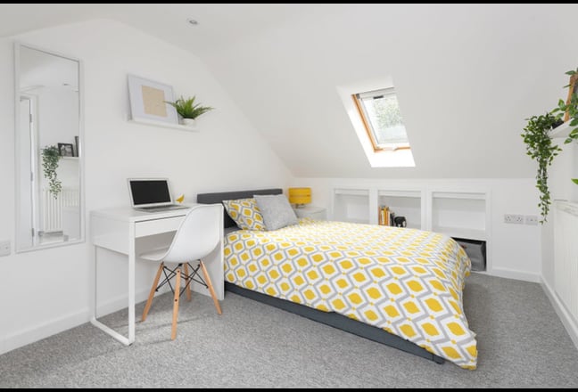 Beautiful loft room with private bathroom Main Photo