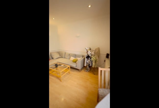 Bright & Airy 2 Bedroom Flat in Holloway Main Photo