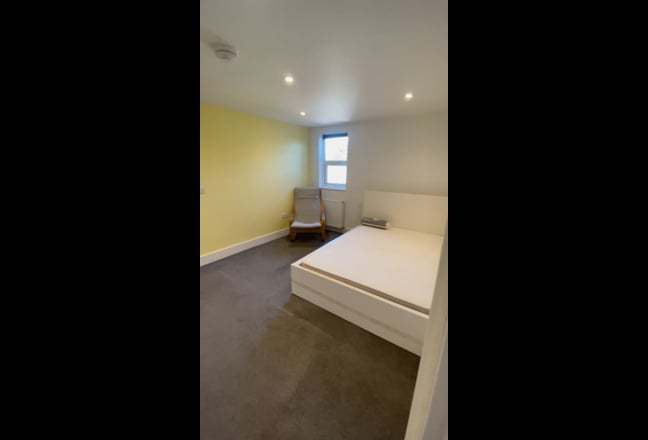  Double  room  to  let ( female  house) Main Photo