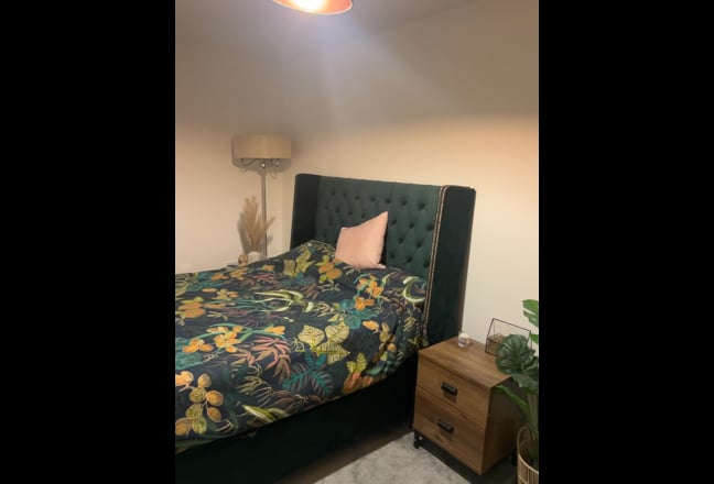 Large Double Room Main Photo