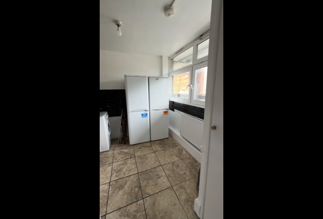 4 Stunning Double Beds - Bills Included - Mile End Main Photo