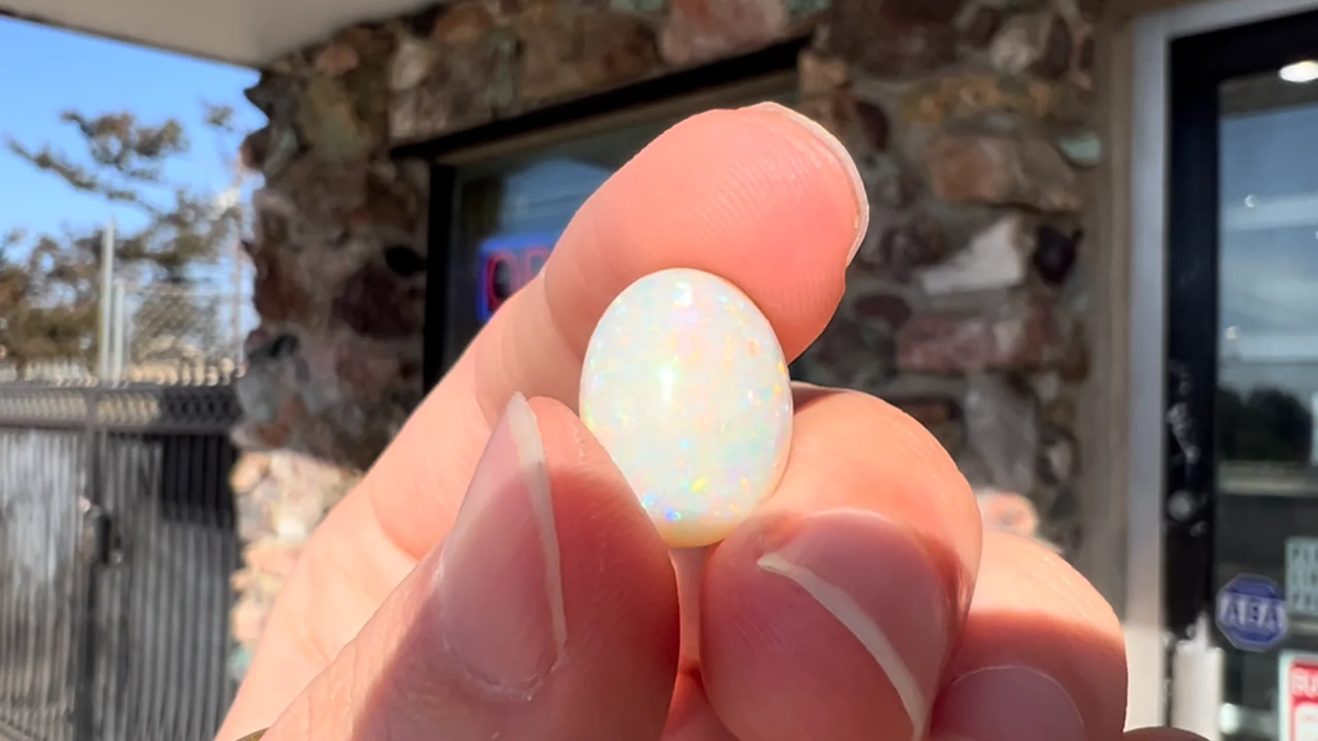 とんがりスノードーム WHEN THE SPINE BECOMES OPAL 7.22ct Coober Pedy White Opal | Burton's – Burton's Gems and