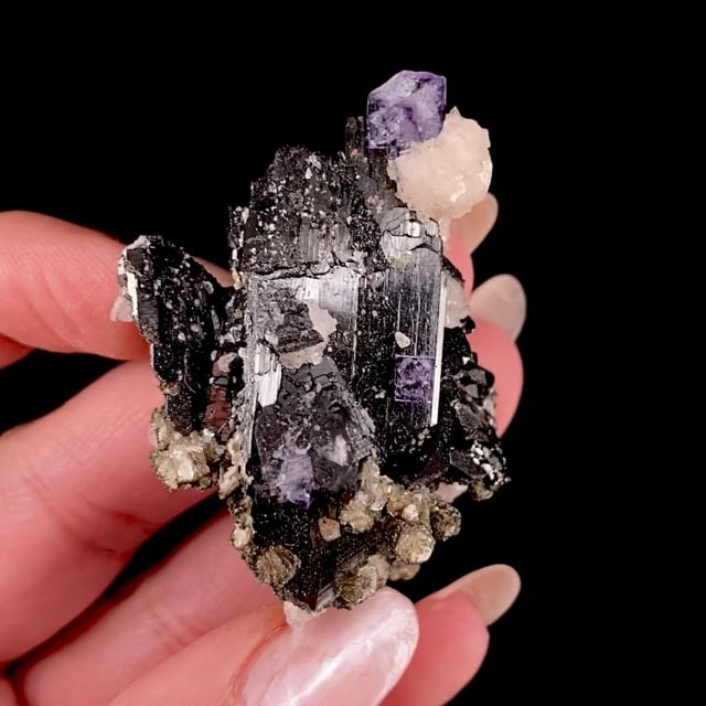 Ferberite with Fluorite and Calcite