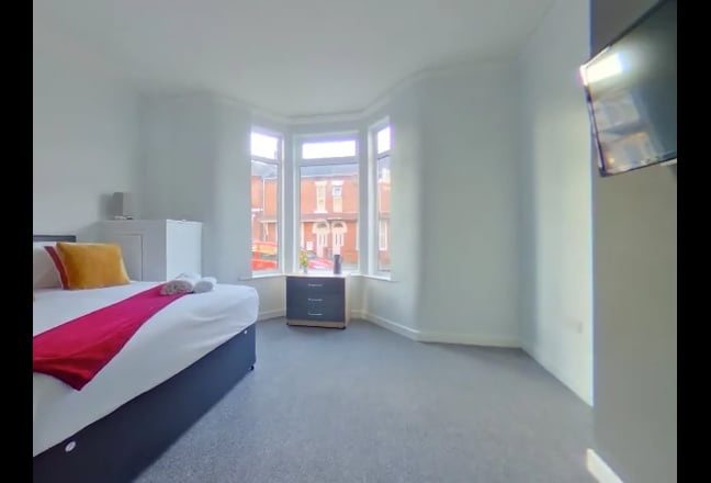 Large Room In Modern Stylish House Share in Crewe Main Photo