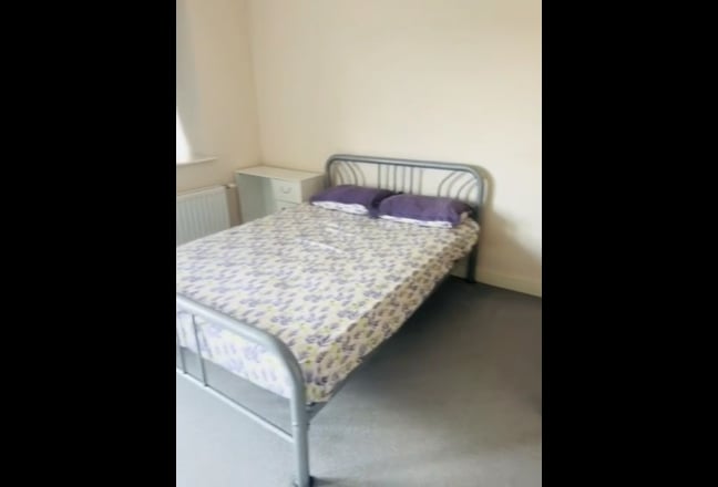 Double room available with friendly housemates  Main Photo