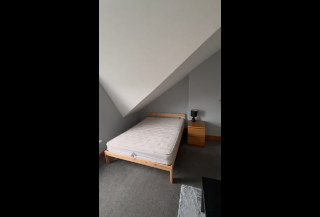 Near city centre / 3.5 full bathrooms / BIG rooms Main Photo