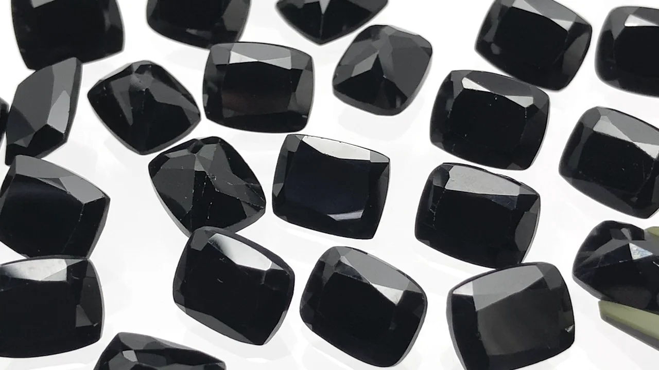 ブラックスピネル 穴なしレクタングルファセットカット10×8mm 4粒