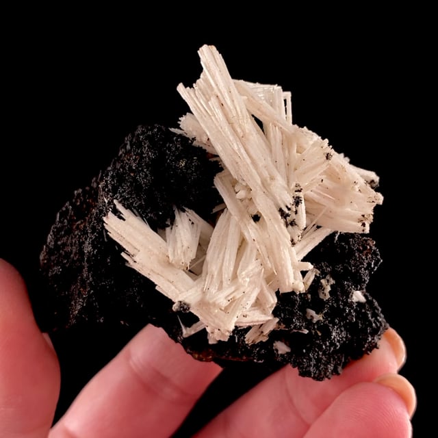 Cerussite (classic material)