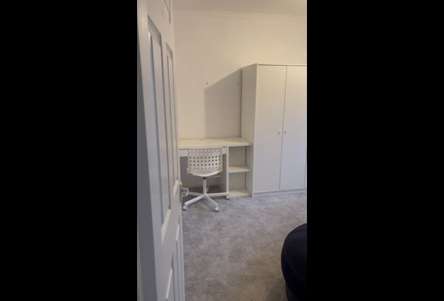 Lovely double bed room in Hornchurch Main Photo