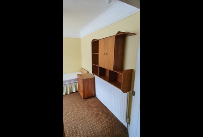 Rooms available in shared house in Victoria Road Main Photo