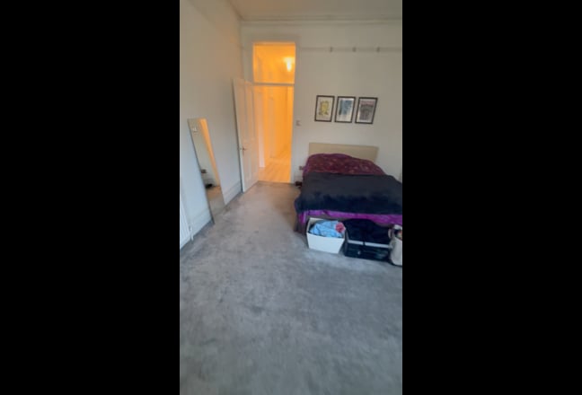 Video 1: Room (view from door)