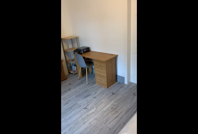 Double Bedroom  Main Photo
