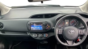 TOYOTA YARIS 2017 (17)