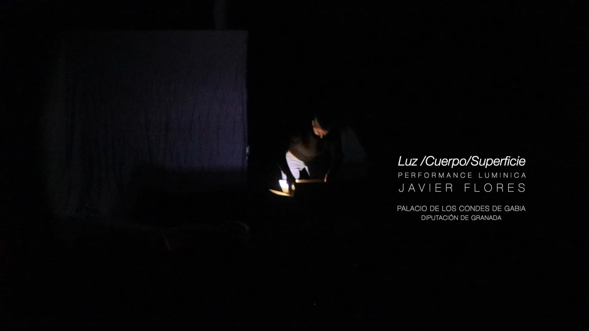 LUZ / CUERPO / SUPERFICIE. PERFORMANCE LUMÍNICA. JAVIER FLORES. 2024