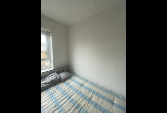 Double bed room for one person Main Photo