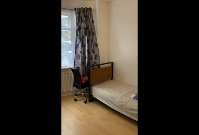 Single room avaible to rent in WD23  Main Photo