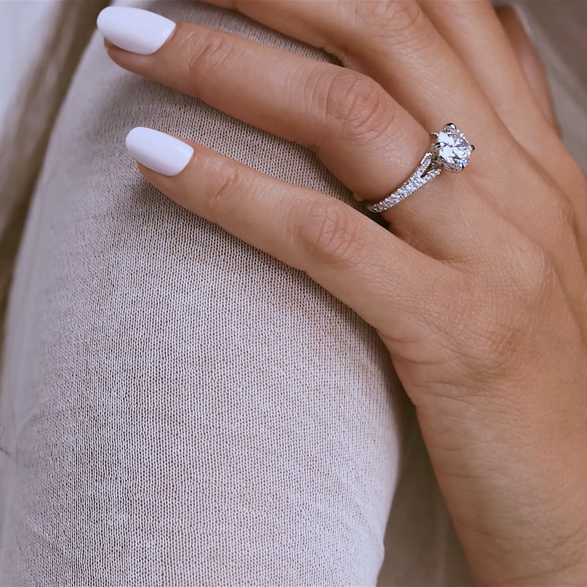 product video 2 for 2 7/8 ctw Round Lab Grown Diamond Split Shank Engagement Ring