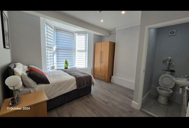 Spacious Double Room En-Suite  Available  Main Photo