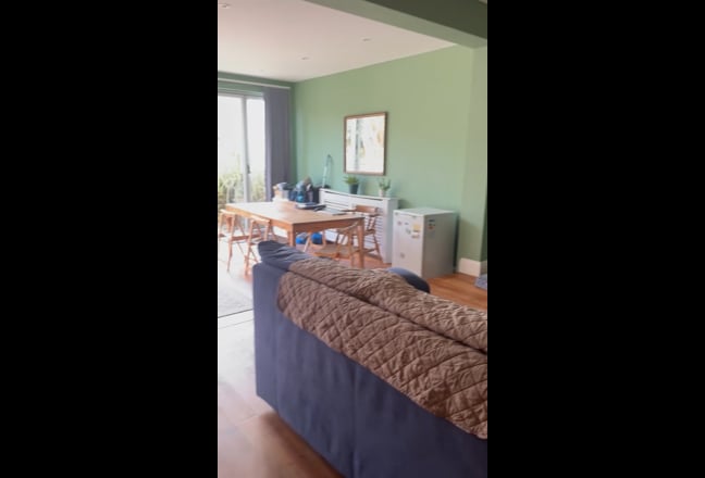 Large Double room shared bathroom with one Main Photo