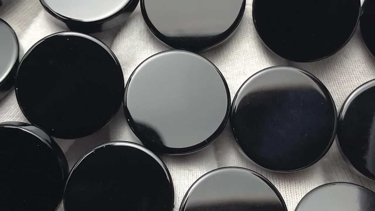 オニキス フラットコイン18×18mm 半連/1連｜天然石ビーズの卸問屋