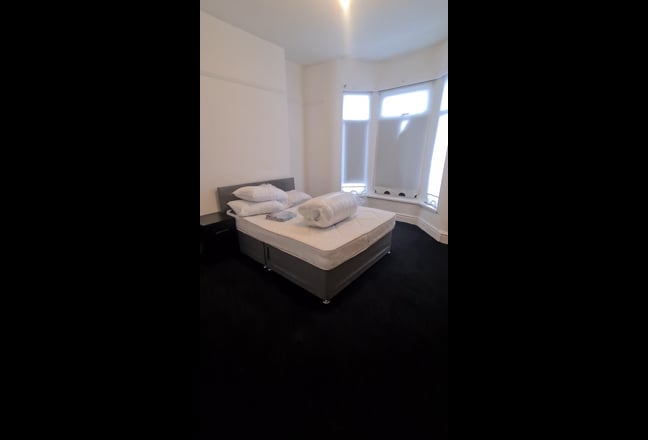 Double room in a shared house Main Photo