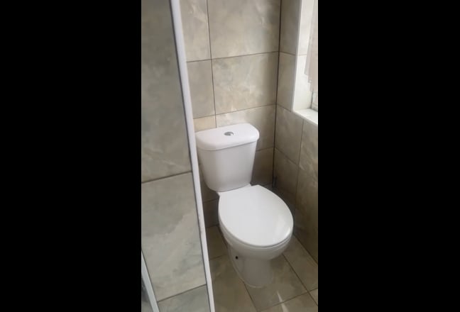 Attach toilet separate floor room Main Photo