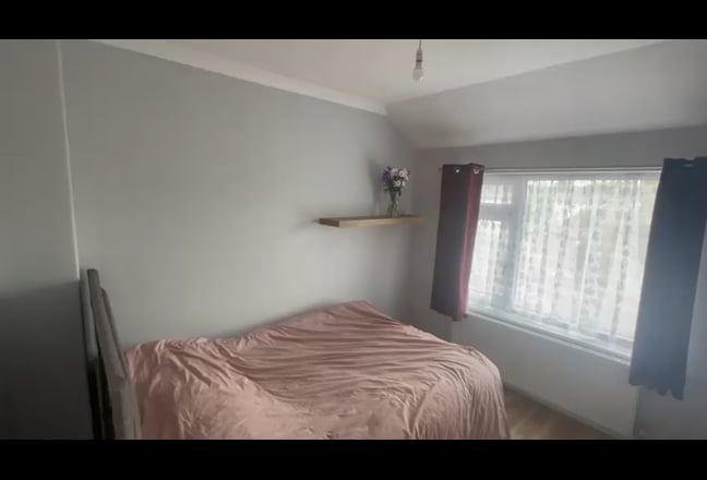 1 Room in a 2 bed house Main Photo