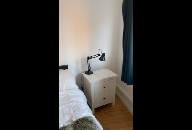 Large Double Ensuite Room 2 Minutes from Tube Main Photo