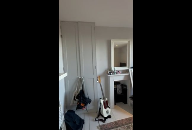 Decent sized double room  Main Photo