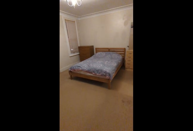 Bright and Charming Spacious Room 2 min from Tube  Main Photo