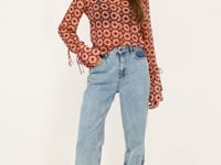 multicolor-tie-dye-top-with-flowers