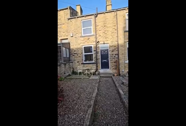 Lovely 1 Bed Stone House Farsley Main Photo